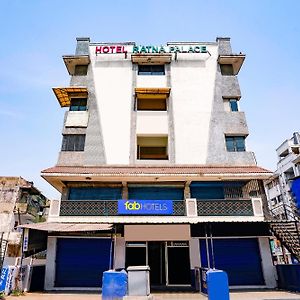 Fabhotel Ratna Palace
